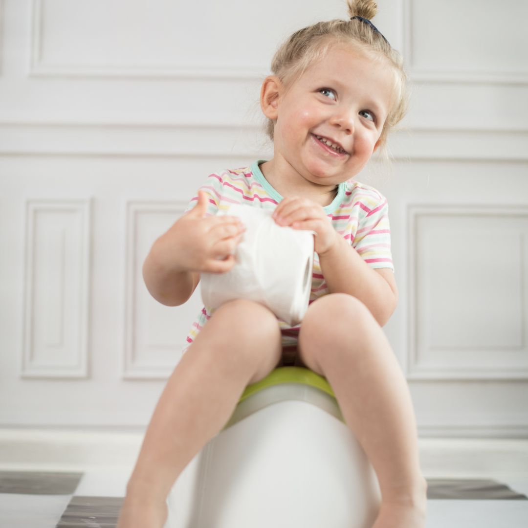 Jak nauczyć dziecko korzystania z nocnika oraz dlaczego Twój Maluch wciąż robi kupę w pieluchy, gdy już potrafi zrobić siusiu do nocnika?